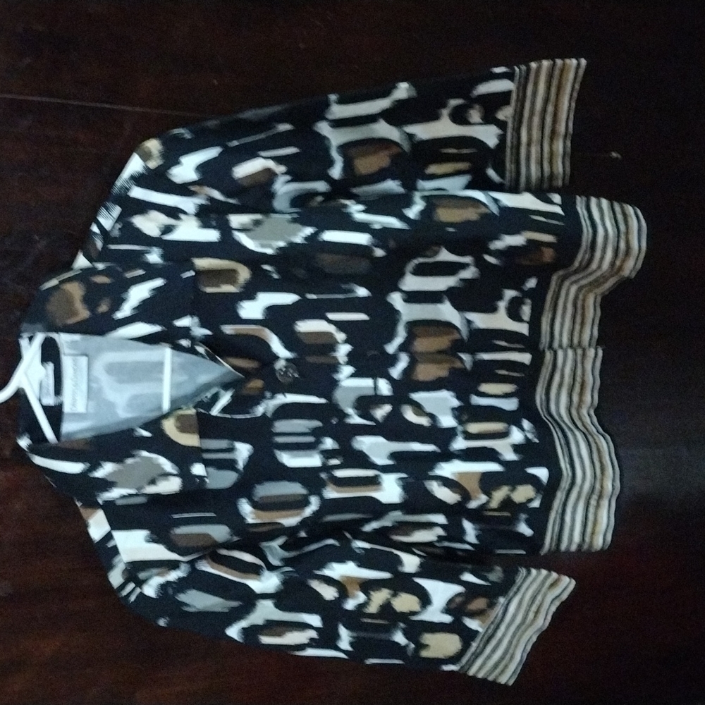Draper's & Damon's Women's Multi Color Print Stretch Button down Crop Top PS